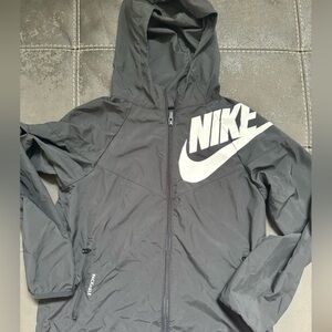 Boys Size M Nike Wind Breaker
